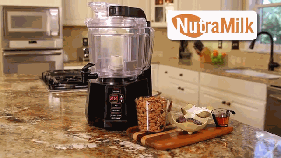 专榨果仁的榨汁机最高可出汁两升 还能做坚果酱