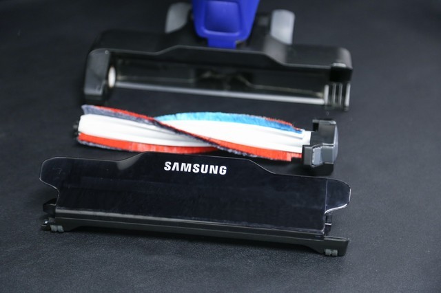 本文属于原创文章，如若转载，请注明来源：品质源于细节 三星新款吸尘器拆解图赏http://jd.zol.com.cn/631/6316611.html