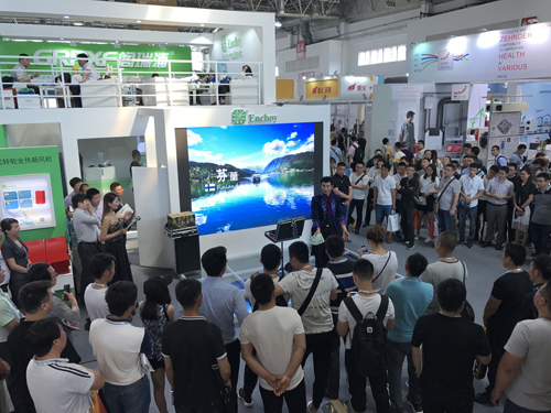 恩科展位人满为患